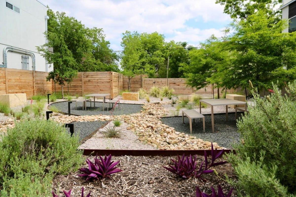 Downtown Luxury Condo: Urban Retreat with On-Site Dining Austin Exterior photo