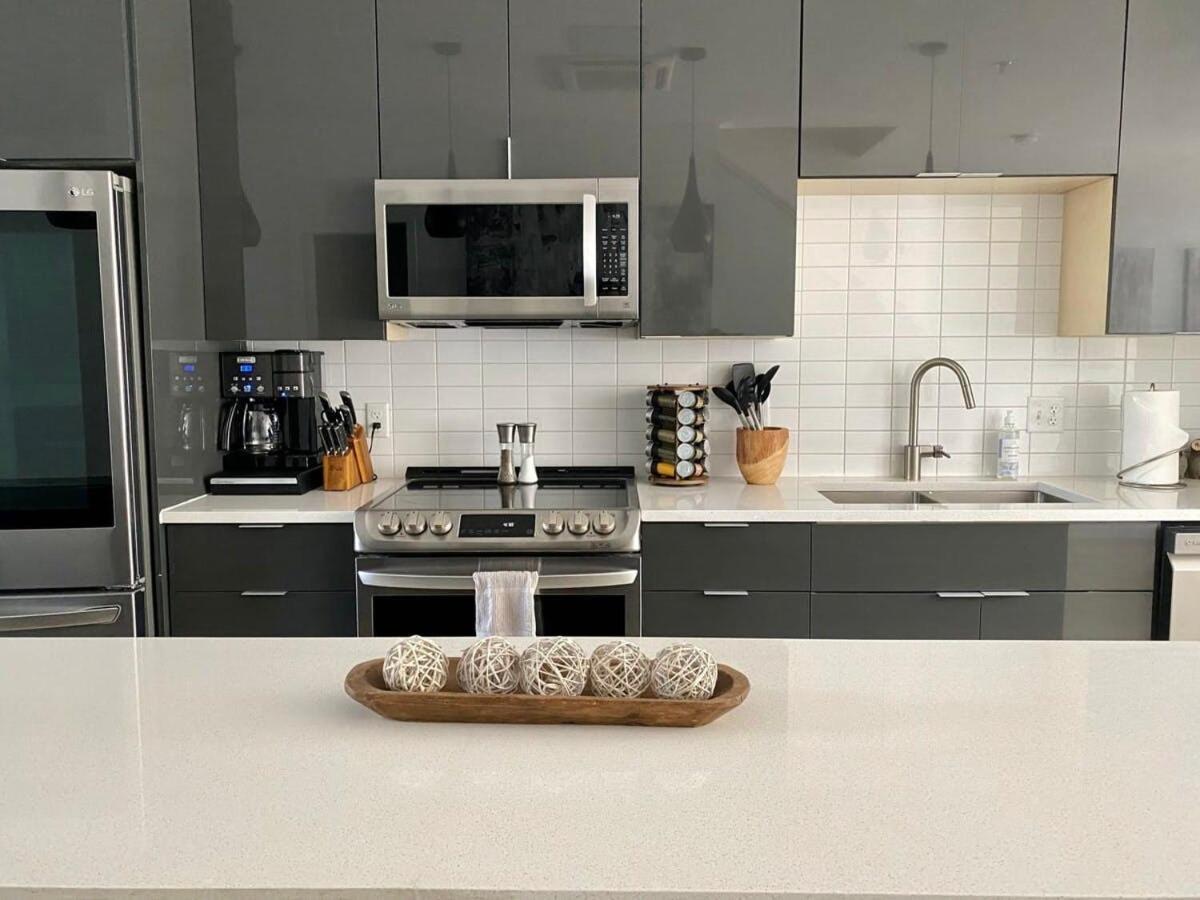 Downtown Luxury Condo: Urban Retreat with On-Site Dining Austin Exterior photo