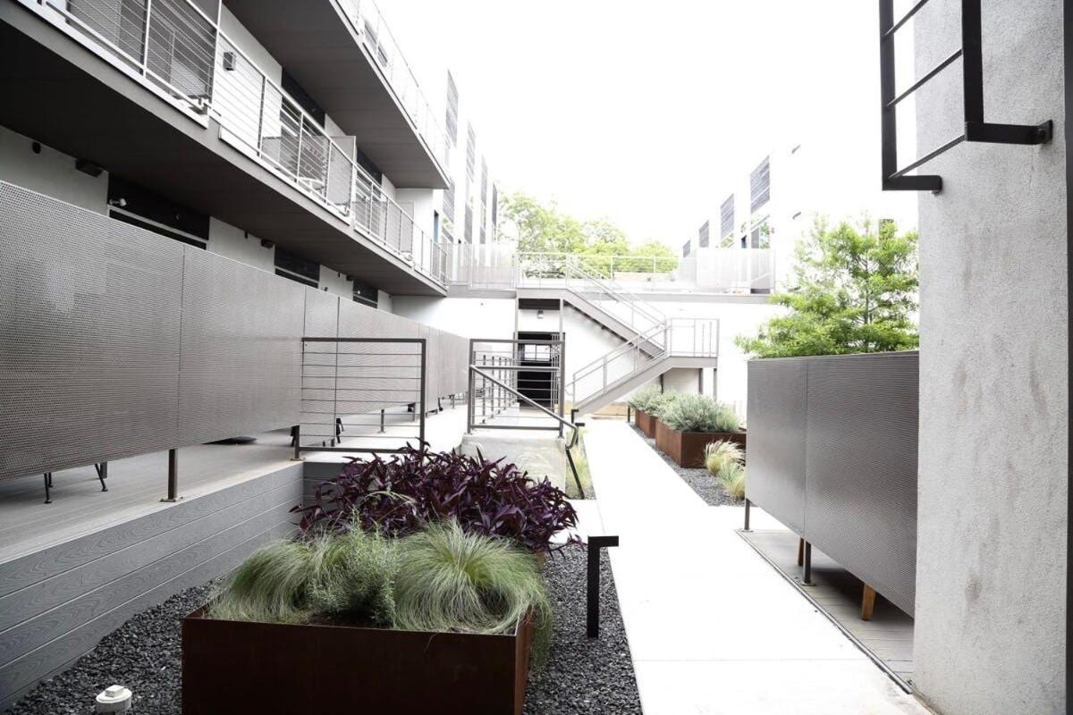 Downtown Luxury Condo: Urban Retreat with On-Site Dining Austin Exterior photo