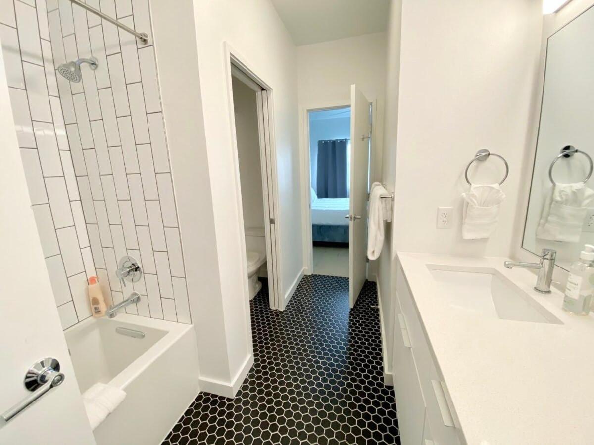 Downtown Luxury Condo: Urban Retreat with On-Site Dining Austin Exterior photo